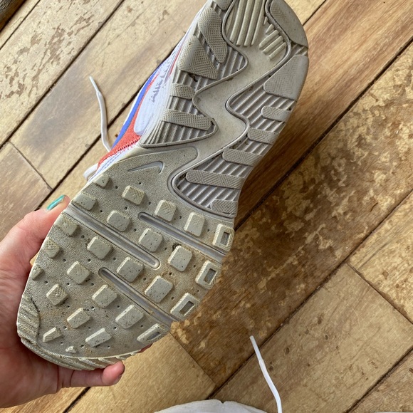 Nike White and Pink Sneakers Low-Top Lace-Up - Picture 5 of 6